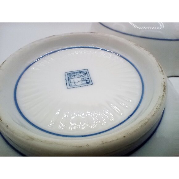 Vintage Japanese Blue White Porcelain Bowls Grapevine Scalloped Rim Set of 2 - Picture 15 of 16